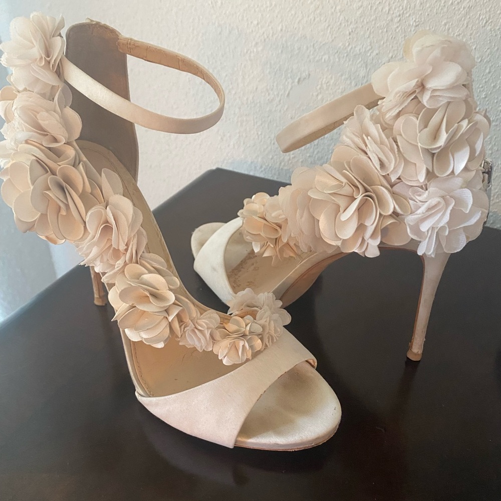 Bridal/brunch pumps